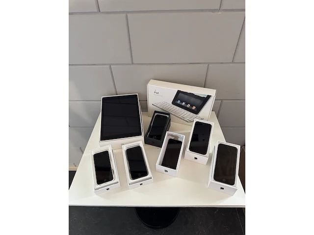 6x apple iphone, 1x apple ipad en 1x ipad keyboard - afbeelding 1 van  5
