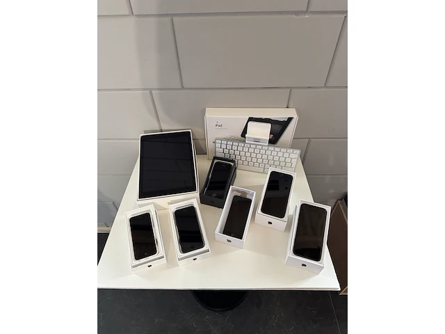 6x apple iphone, 1x apple ipad en 1x ipad keyboard - afbeelding 2 van  5