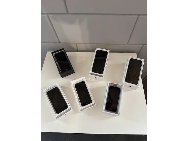 6x apple iphone, 1x apple ipad en 1x ipad keyboard - afbeelding 4 van  5