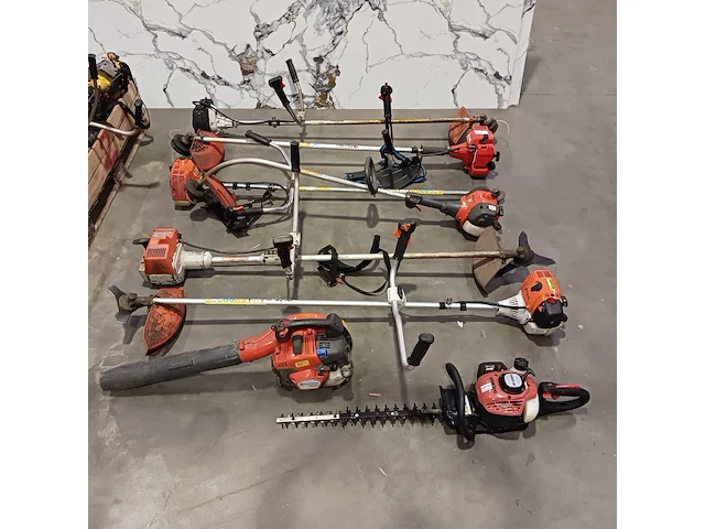 6x bosmaaier, 1x heggenschaar en 1x bladblazer, stihl, dolmar en husqvarna - afbeelding 1 van  34