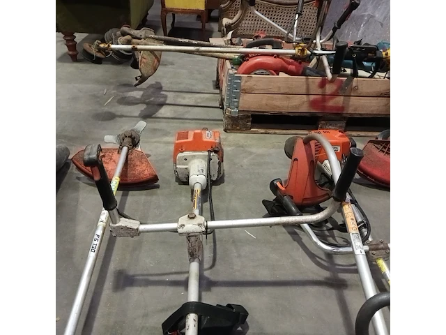6x bosmaaier, 1x heggenschaar en 1x bladblazer, stihl, dolmar en husqvarna - afbeelding 15 van  34