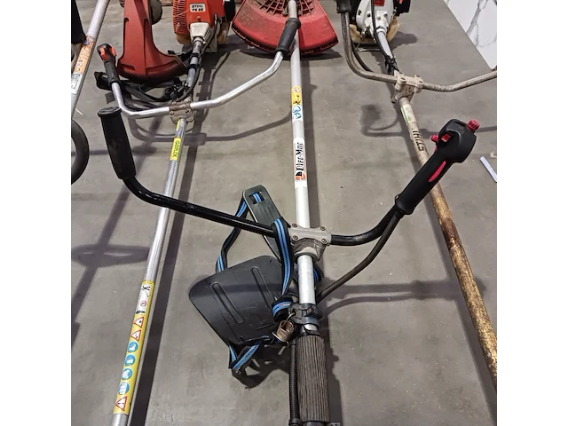 6x bosmaaier, 1x heggenschaar en 1x bladblazer, stihl, dolmar en husqvarna - afbeelding 33 van  34