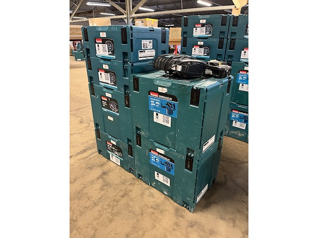 6x bouwgereedschap, 1x 18v accu, 1x lader, m-boxen makita, 2x djv182zj, 2x dhr242zjv, 1x dhs630zj, 1x dga504zj - afbeelding 1 van  5