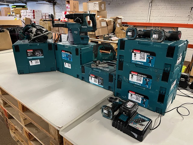 6x bouwgereedschap, 1x 18v accu, 1x lader, m-boxen, makita - afbeelding 1 van  11