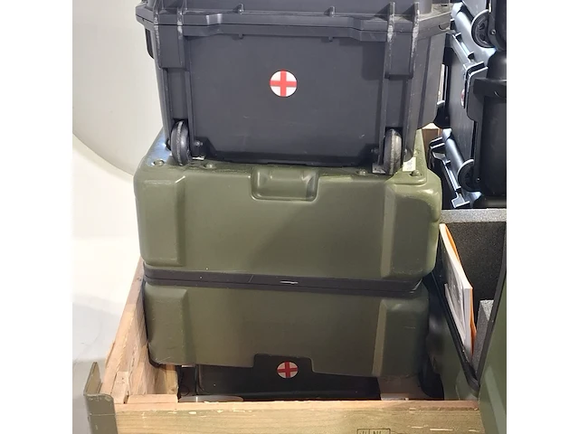 6x centrifuge, 3x blaasvolumemeter en 2x patiënten monitor, o.a diamed-id, verathon - afbeelding 2 van  12