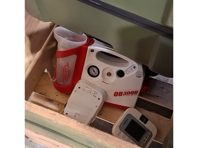 6x centrifuge, 3x blaasvolumemeter en 2x patiënten monitor, o.a diamed-id, verathon - afbeelding 4 van  12