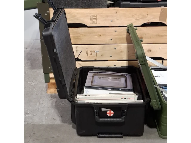 6x centrifuge, 3x blaasvolumemeter en 2x patiënten monitor, o.a diamed-id, verathon - afbeelding 5 van  12