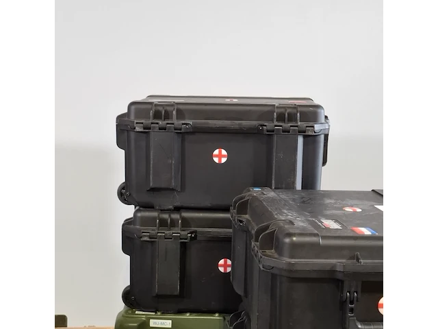 6x centrifuge, 3x blaasvolumemeter en 2x patiënten monitor, o.a diamed-id, verathon - afbeelding 8 van  12