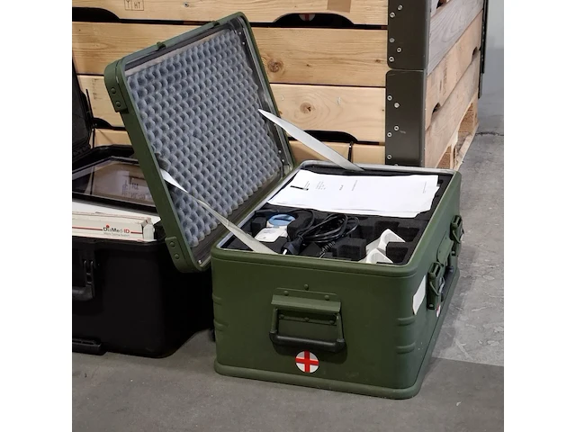 6x centrifuge, 3x blaasvolumemeter en 2x patiënten monitor, o.a diamed-id, verathon - afbeelding 9 van  12