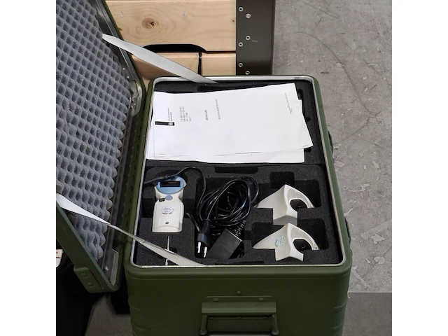 6x centrifuge, 3x blaasvolumemeter en 2x patiënten monitor, o.a diamed-id, verathon - afbeelding 10 van  12