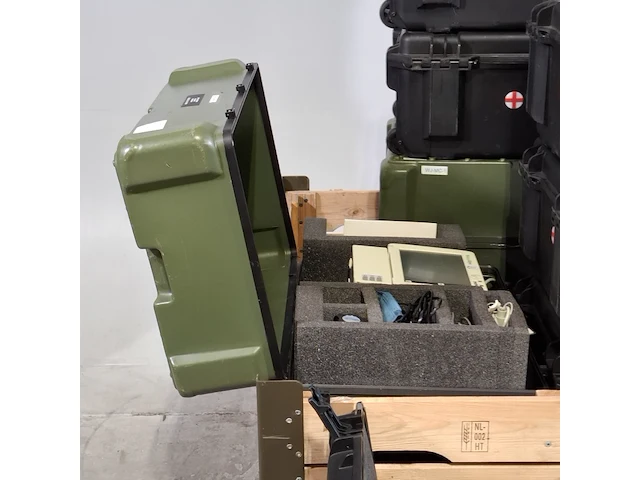 6x centrifuge, 3x blaasvolumemeter en 2x patiënten monitor, o.a diamed-id, verathon - afbeelding 11 van  12