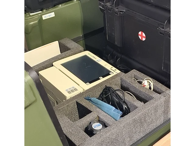 6x centrifuge, 3x blaasvolumemeter en 2x patiënten monitor, o.a diamed-id, verathon - afbeelding 12 van  12