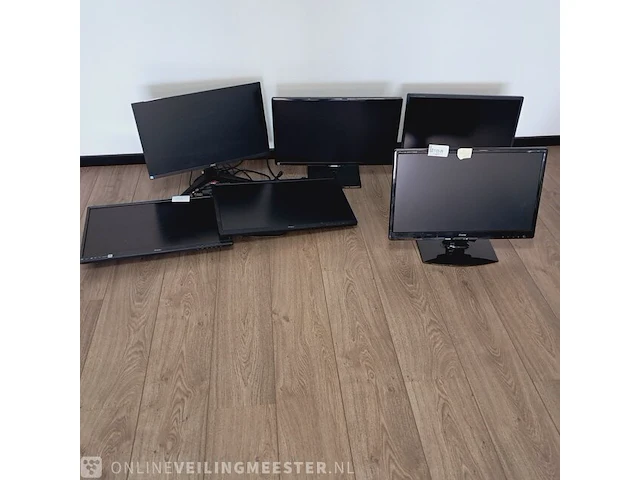 6x diverse monitoren o.a. samsung, iiyama, diverse soorten - afbeelding 1 van  7