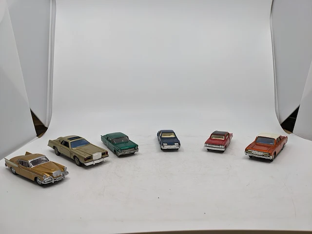 6x miniatuur dinky toys en corgi toys - afbeelding 1 van  9
