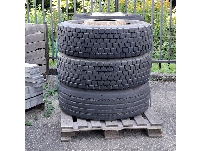 6x vrachtwagenband op velg, michelin, xde 2+, xze2+ - afbeelding 1 van  14