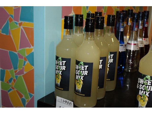 7 flessen sweet & sour mix - afbeelding 2 van  2