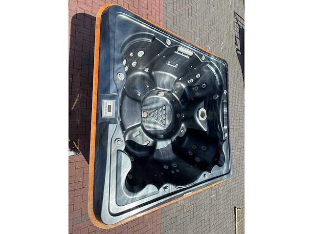 7 persoons jacuzzi en buitenspa - afbeelding 2 van  24