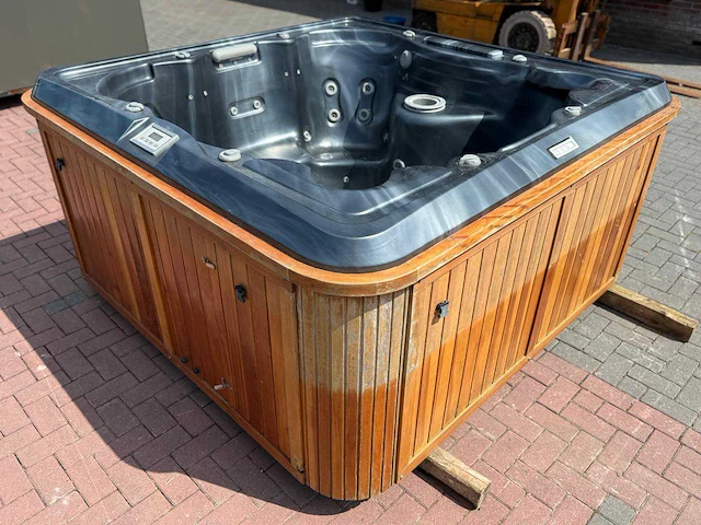 7 persoons jacuzzi en buitenspa - afbeelding 4 van  24