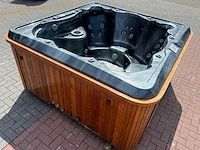7 persoons jacuzzi en buitenspa - afbeelding 7 van  24