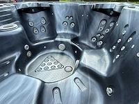 7 persoons jacuzzi en buitenspa - afbeelding 8 van  24
