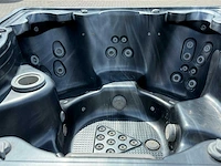 7 persoons jacuzzi en buitenspa - afbeelding 11 van  24