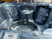7 persoons jacuzzi en buitenspa - afbeelding 13 van  24
