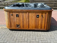 7 persoons jacuzzi en buitenspa - afbeelding 16 van  24