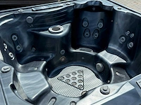 7 persoons jacuzzi en buitenspa - afbeelding 12 van  24