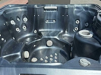 7 persoons jacuzzi en buitenspa - afbeelding 19 van  24