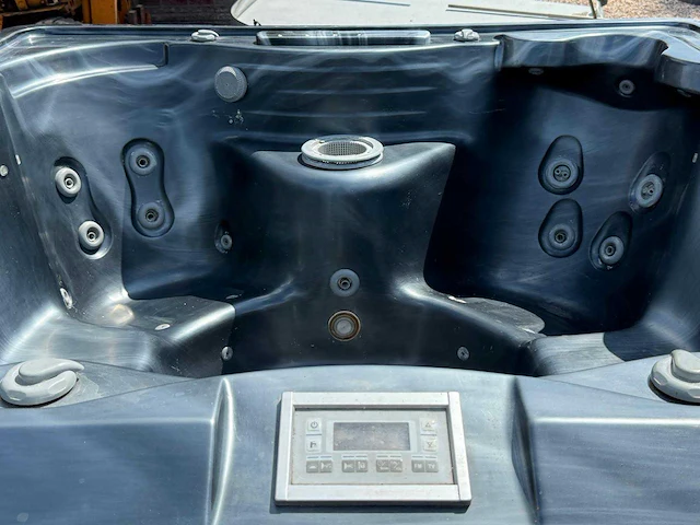 7 persoons jacuzzi en buitenspa - afbeelding 22 van  24