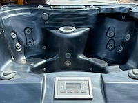 7 persoons jacuzzi en buitenspa - afbeelding 22 van  24