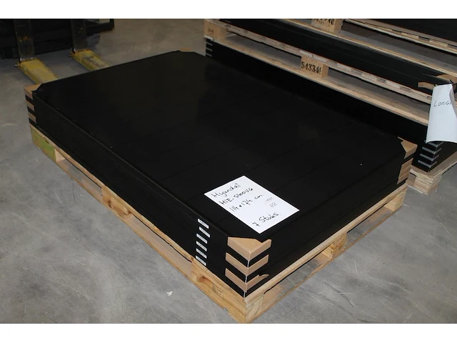 7 zonnepanelen hyundai hie-s400vg. afmeting 114 x 174 cm. - afbeelding 1 van  3