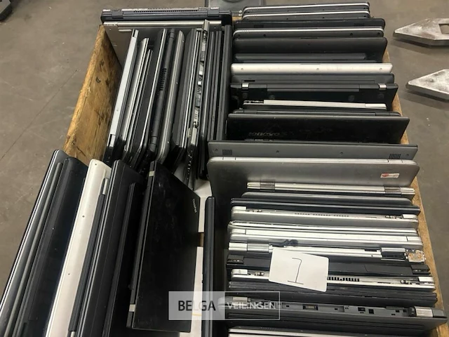 ± 70 laptops mix, niet getest op werking, kan incompleet zijn of scherm beschadigd - afbeelding 3 van  4