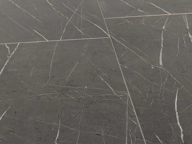 70 m2 laminaat tegel - 635 x 327 x 8 mm - afbeelding 1 van  4