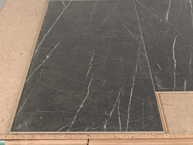 70 m2 laminaat tegel - 635 x 327 x 8 mm - afbeelding 2 van  4