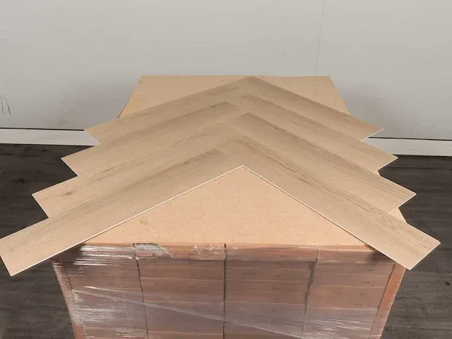72 m2 spc pvc-click visgraat - 750 x 150 x 4 mm - afbeelding 3 van  4