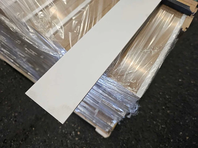 72 meter mdf luxe muur plinten 2400 x 58 x 12 mm - afbeelding 2 van  2