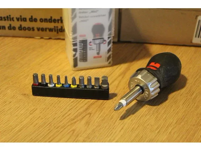 75 wurth ratelschroevendraaiers mini, met bitset in twee dozen, ruim 75 stuks - afbeelding 2 van  3