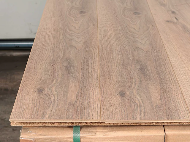76 m2 laminaat plank - 1285 x 192 x 12 mm - afbeelding 2 van  4