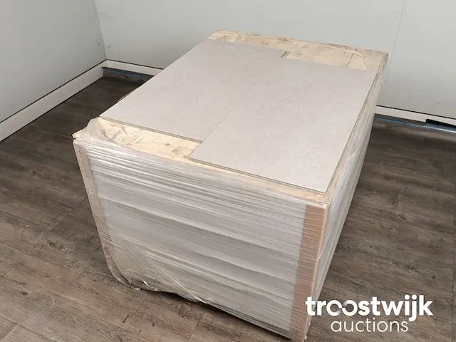 76 m2 pvc-click tegel met vilt ondervloer - 920 x 460 x 7,5 mm - afbeelding 3 van  4