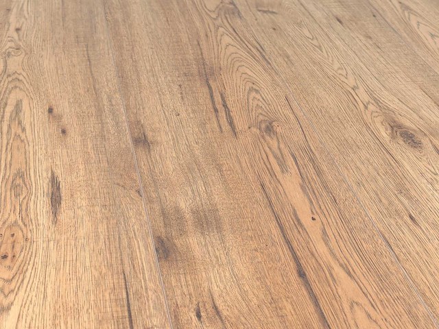 78 m2 laminaat plank - 1383 x 244 x 8 mm - afbeelding 1 van  4