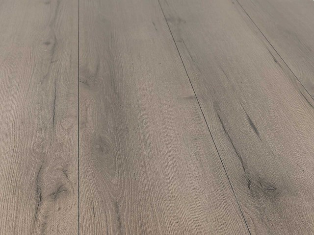 79 m2 laminaat plank - 1285 x 241 x 9 mm - afbeelding 1 van  4