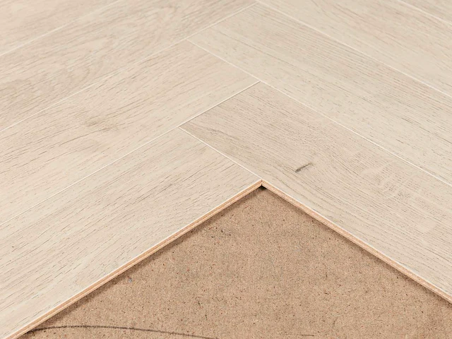 79 m2 laminaat visgraat - 504 x 84 x 8 mm - afbeelding 2 van  4