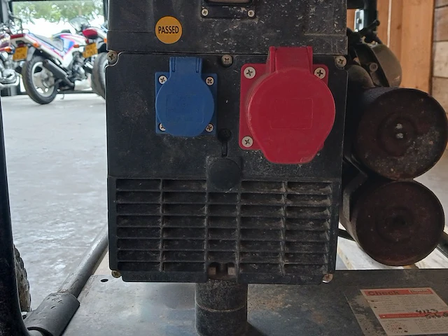 7kva 400 volt aggregaat - afbeelding 4 van  15