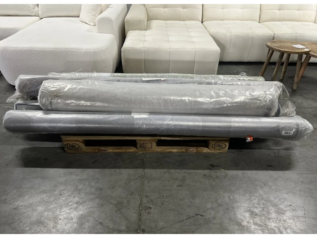 7x a-merk vloerkleden op pallet zuiver en dutchbone zuiver en dutchbone - afbeelding 1 van  7