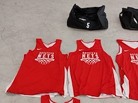 7x basketbaljersey " novatech nets " met 2x nike tas - afbeelding 6 van  10