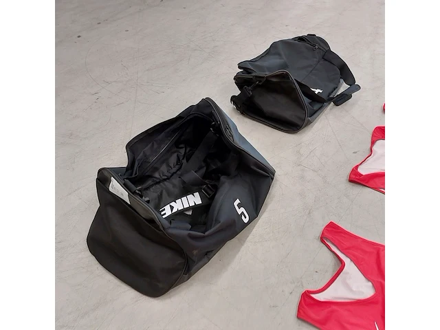 7x basketbaljersey " novatech nets " met 2x nike tas - afbeelding 7 van  10