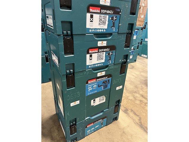 7x bouwgereedschap, 1x 18v accu, 1x lader, m-boxen makita, 2x djv182zj, 1x dhs630zj, 1x dhr242zjv, 2x ddf484zj - afbeelding 3 van  5