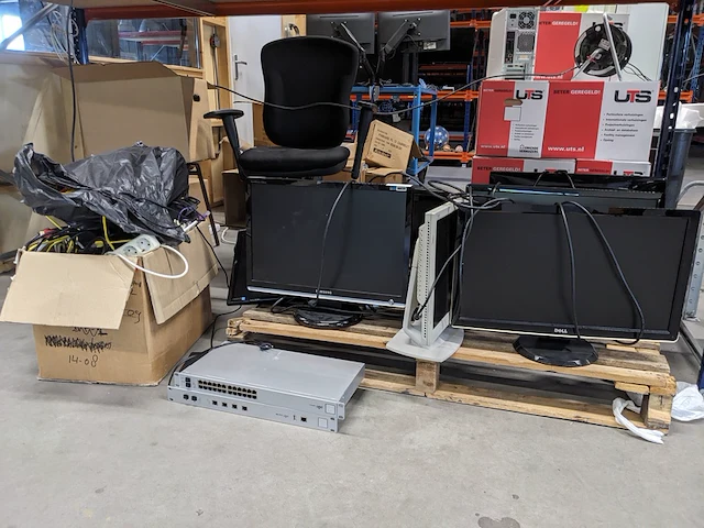 7x diverse monitor met diverse bekabeling o.a. samsung, dell - afbeelding 1 van  8