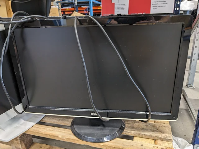 7x diverse monitor met diverse bekabeling o.a. samsung, dell - afbeelding 4 van  8
